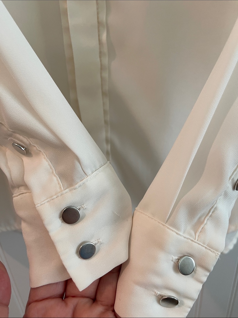 H&M button down blouse. - Picture 5 of 5